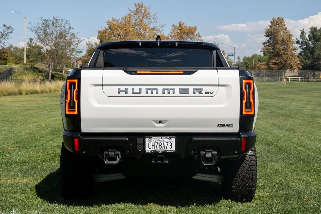 2022 GMC Hummer EV - Image 10 of 31