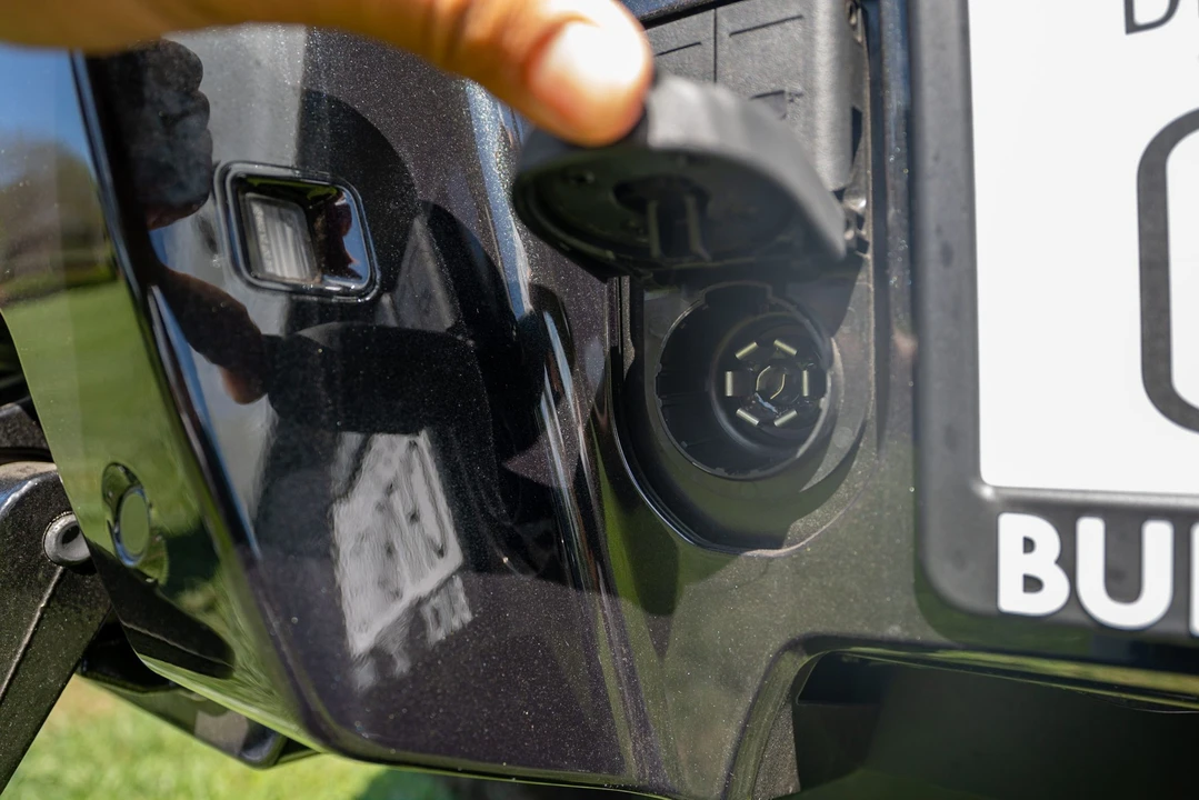 2022 GMC Hummer EV - Image 31 of 31