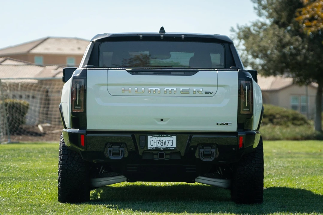 2022 GMC Hummer EV - Image 9 of 31