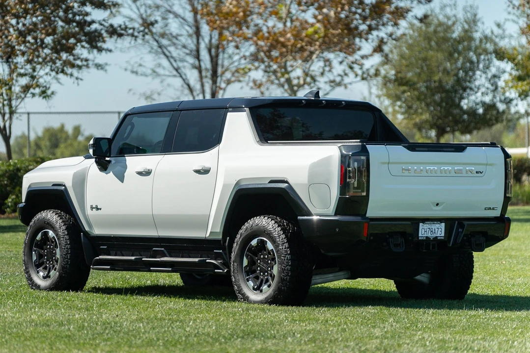 2022 GMC Hummer EV - Image 11 of 31