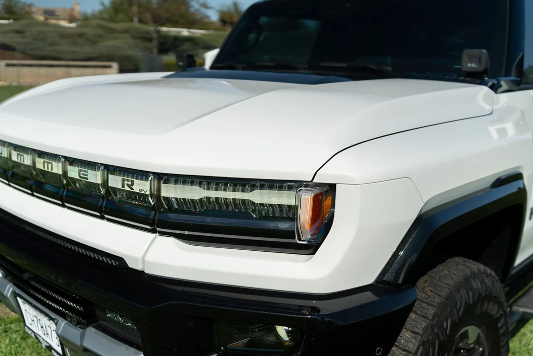 2022 GMC Hummer EV - Image 15 of 31