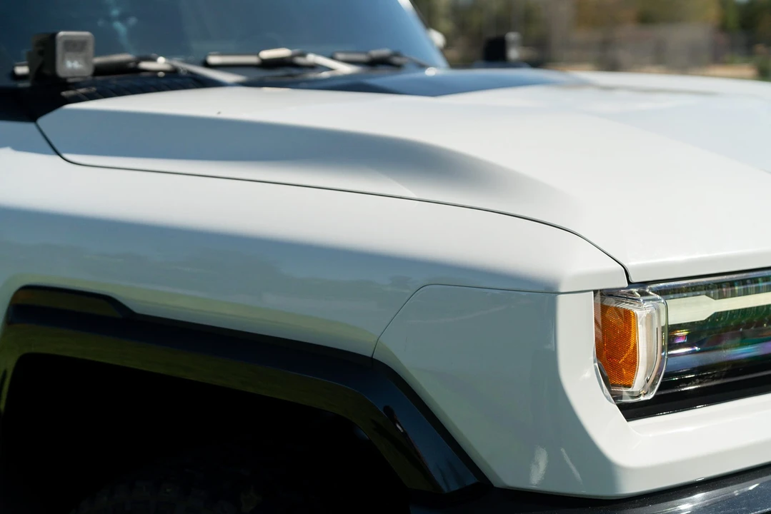 2022 GMC Hummer EV - Image 14 of 31