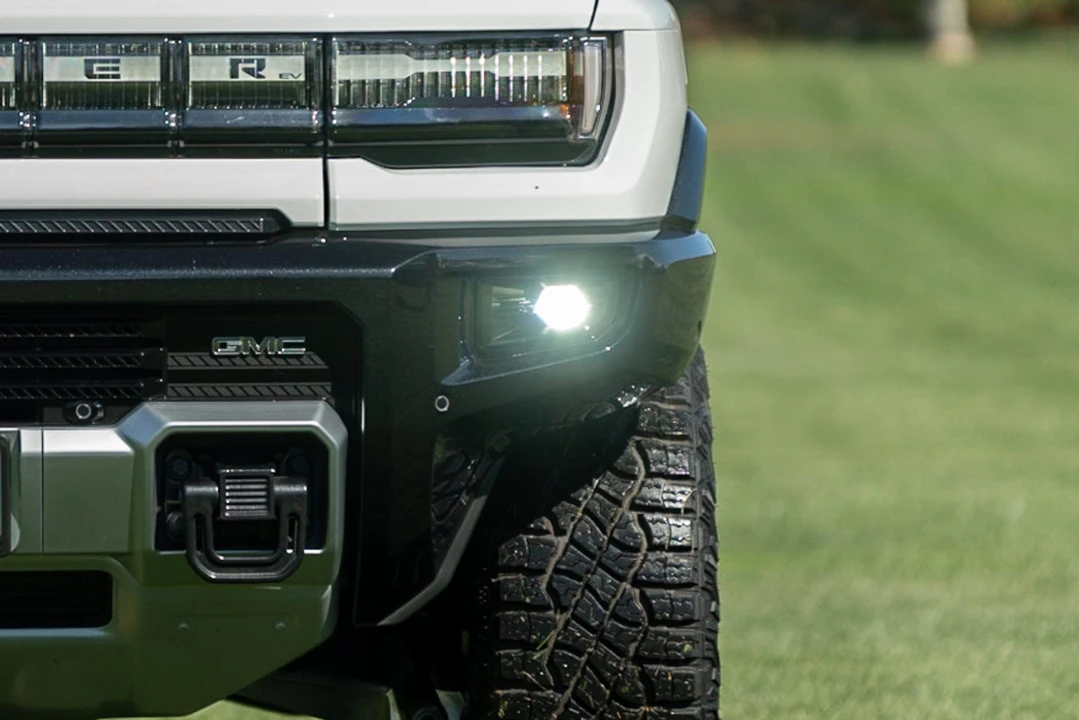 2022 GMC Hummer EV - Image 19 of 31