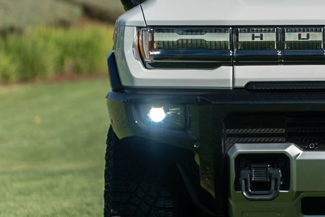 2022 GMC Hummer EV - Image 18 of 31