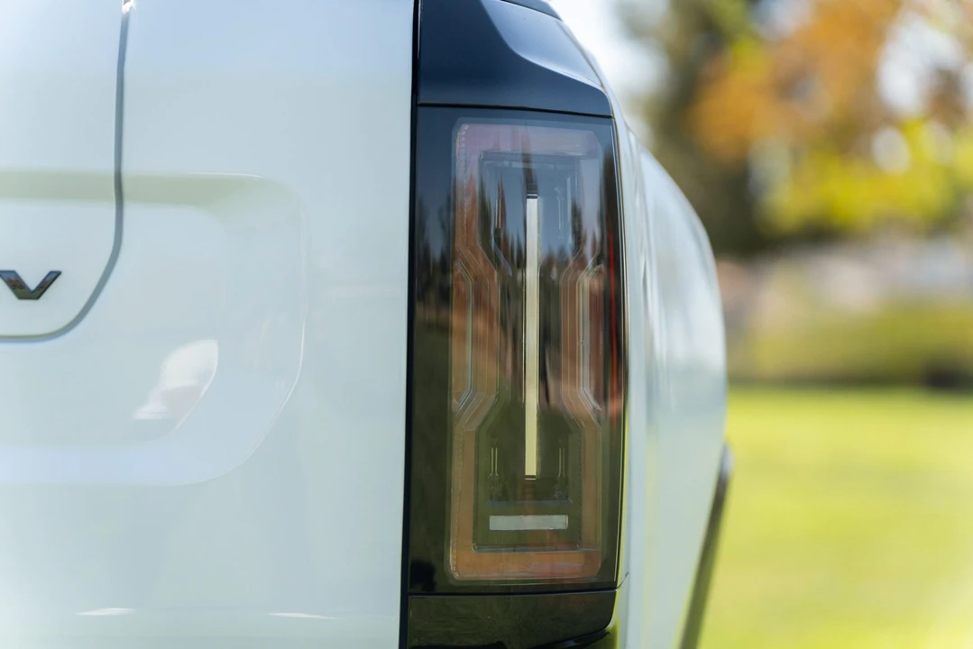 2022 GMC Hummer EV - Image 27 of 31