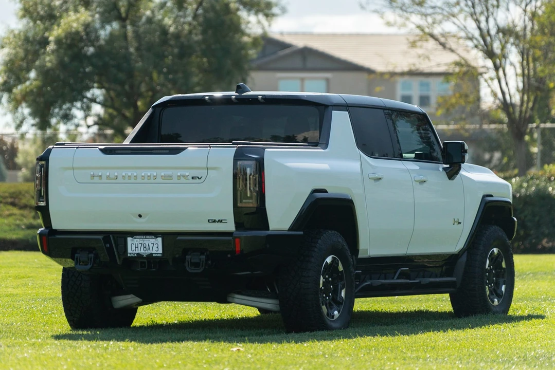 2022 GMC Hummer EV - Image 8 of 31