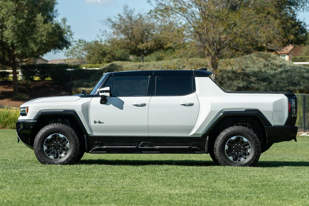 2022 GMC Hummer EV - Image 12 of 31