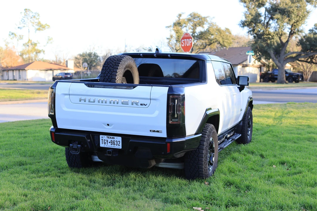 2022 GMC Hummer EV - Image 11 of 31