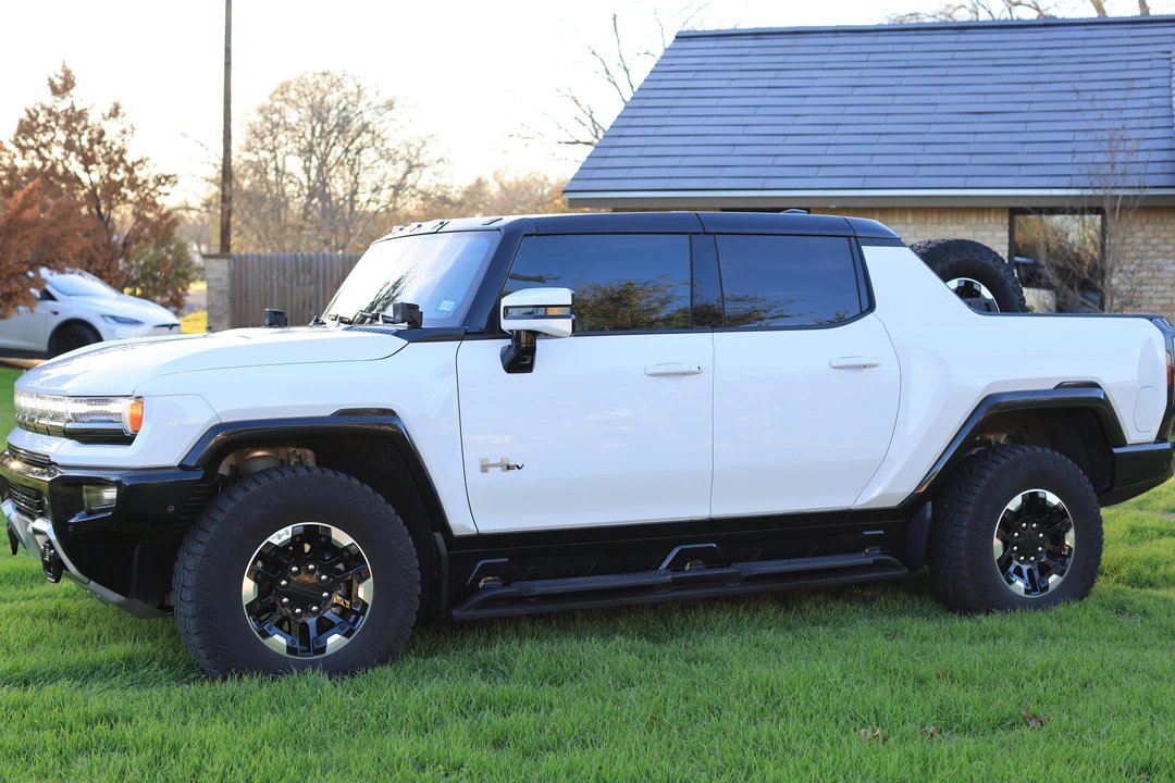 2022 GMC Hummer EV - Image 7 of 31