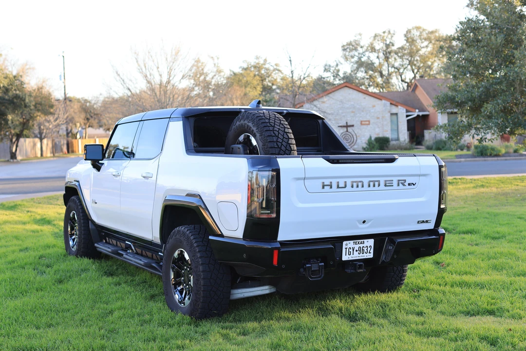2022 GMC Hummer EV - Image 10 of 31