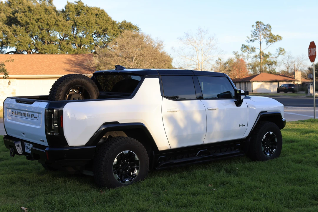 2022 GMC Hummer EV - Image 13 of 31