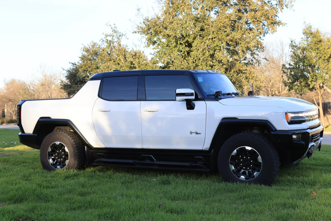 2022 GMC Hummer EV - Image 14 of 31