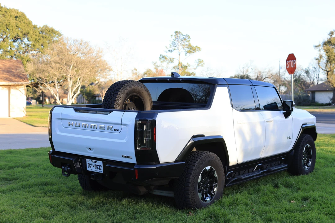 2022 GMC Hummer EV - Image 12 of 31