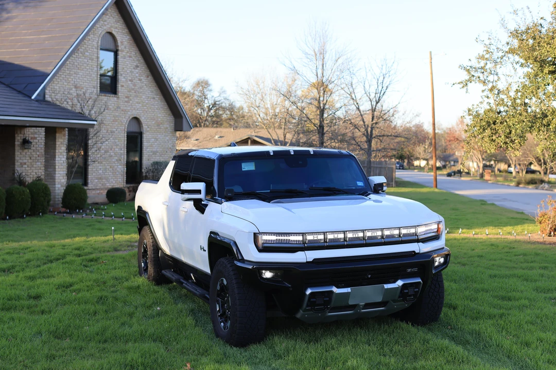 2022 GMC Hummer EV - Image 16 of 31
