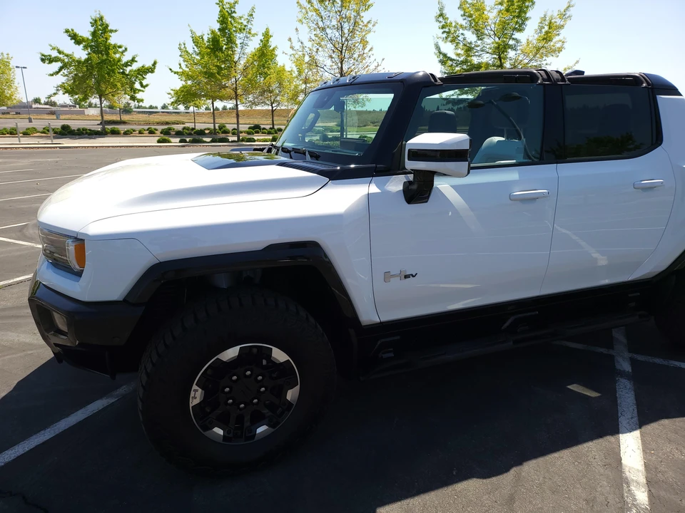 2022 GMC Hummer EV - Image 28 of 31