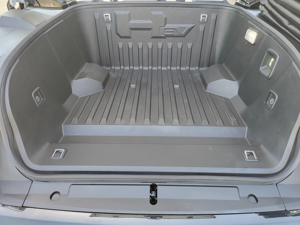 2022 GMC Hummer EV - Image 26 of 31