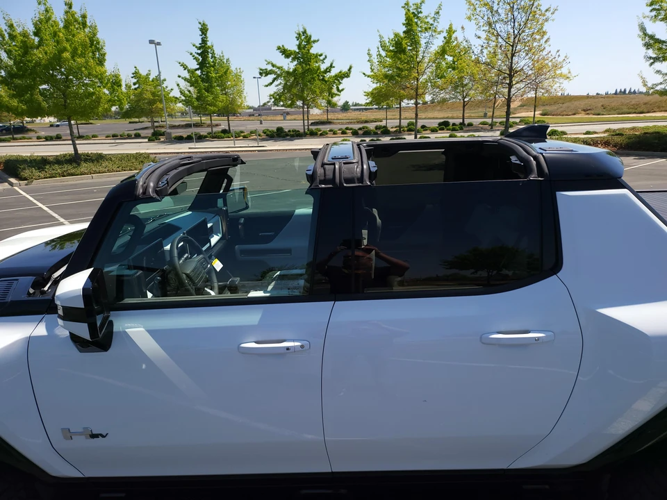 2022 GMC Hummer EV - Image 31 of 31