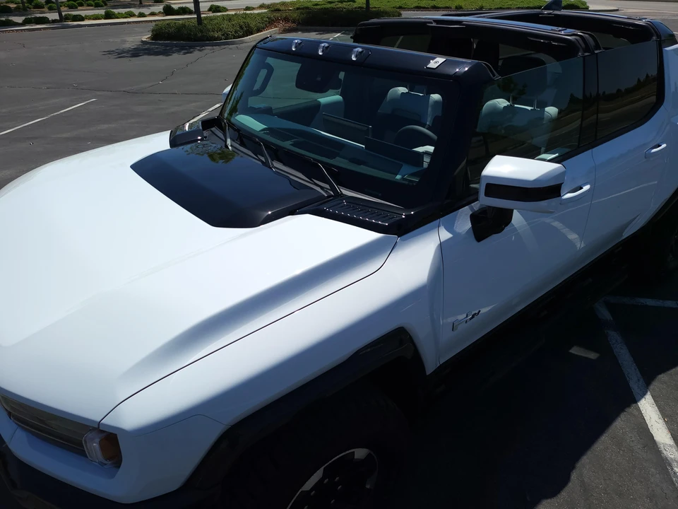 2022 GMC Hummer EV - Image 27 of 31