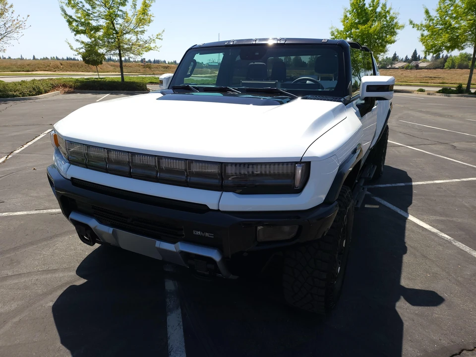 2022 GMC Hummer EV - Image 8 of 31