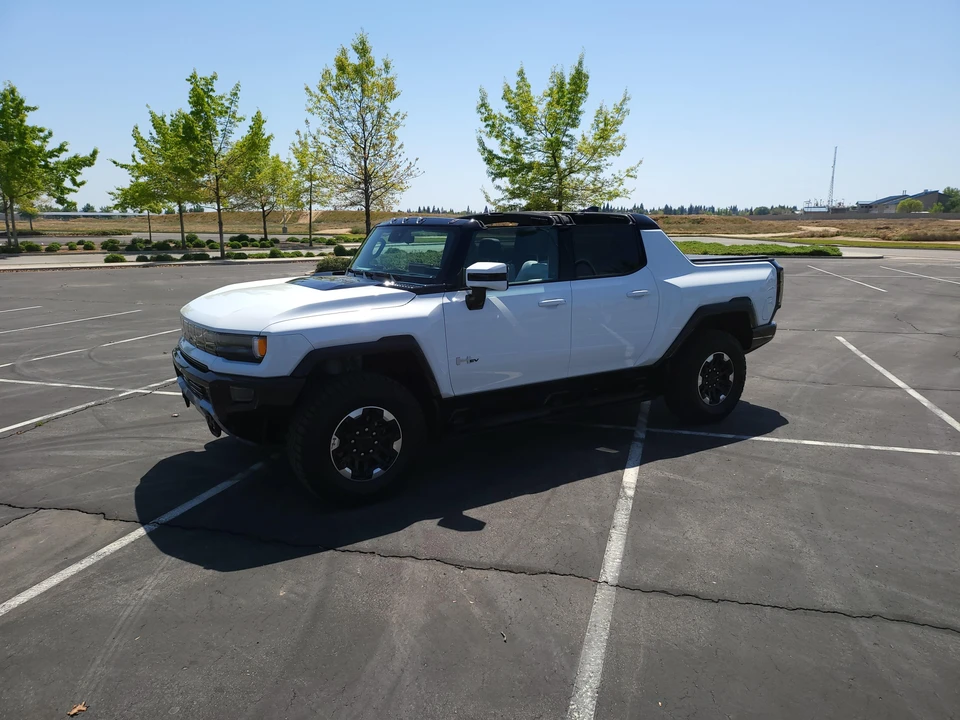 2022 GMC Hummer EV - Image 10 of 31