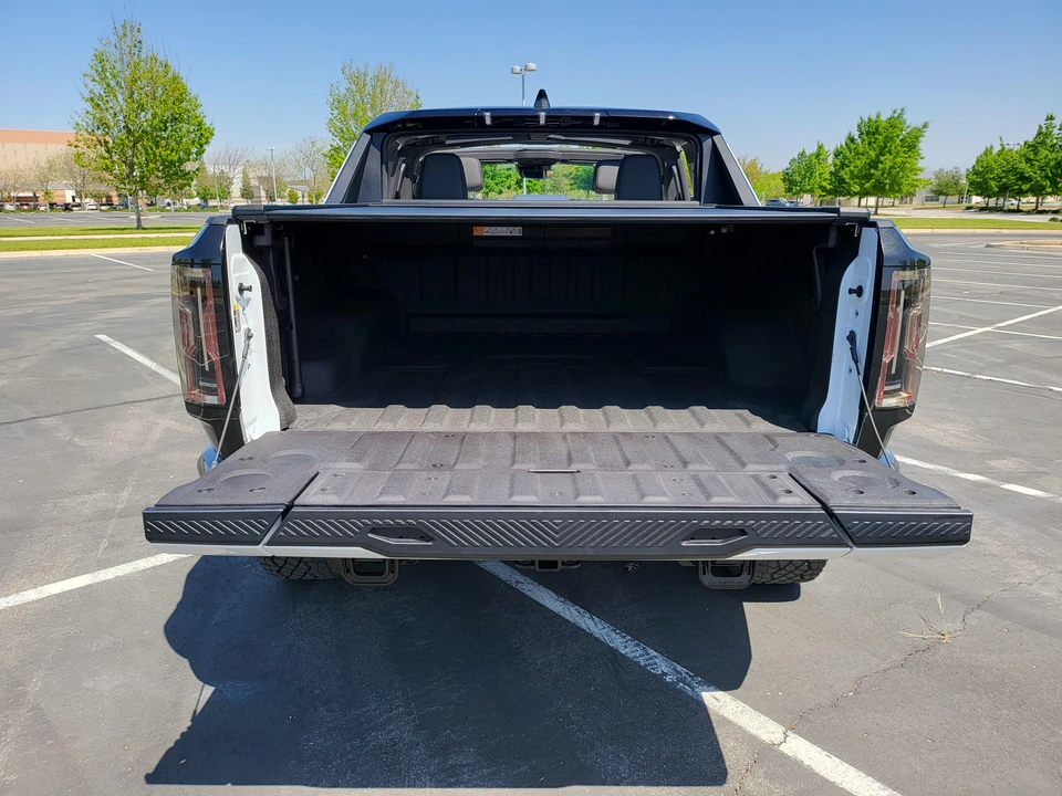 2022 GMC Hummer EV - Image 13 of 31
