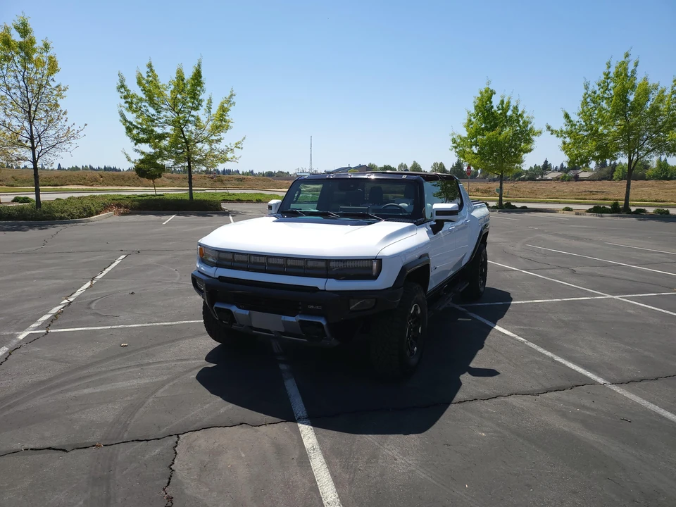 2022 GMC Hummer EV - Image 9 of 31