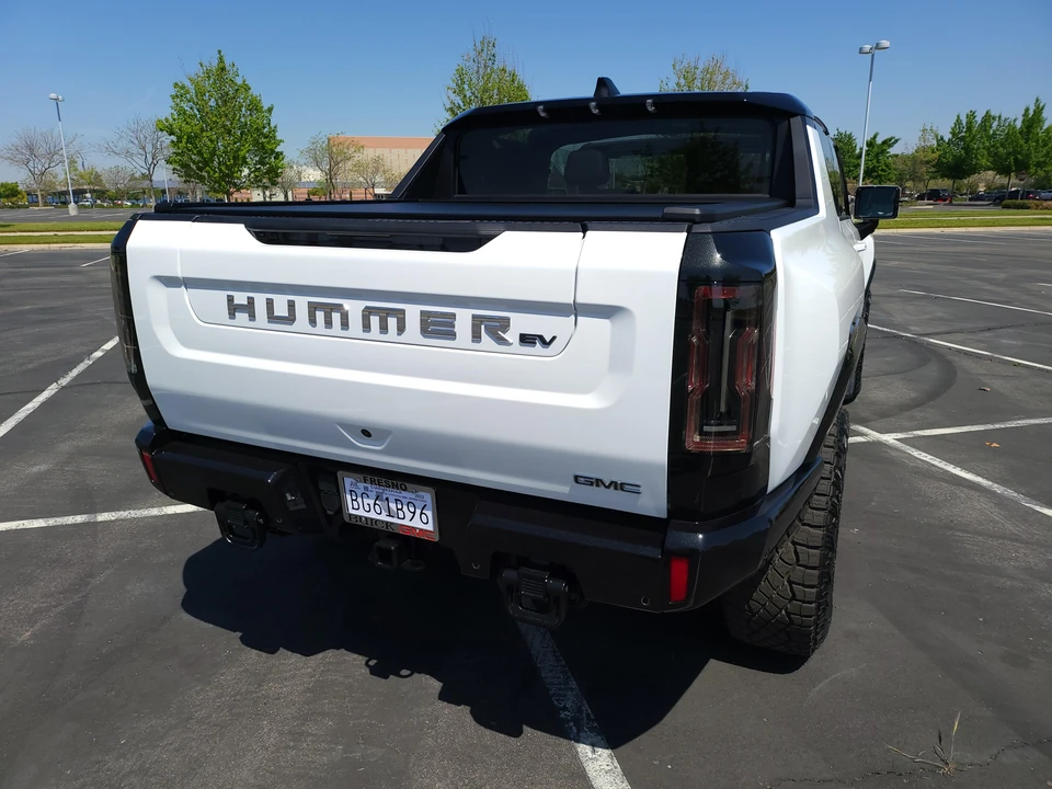 2022 GMC Hummer EV - Image 14 of 31