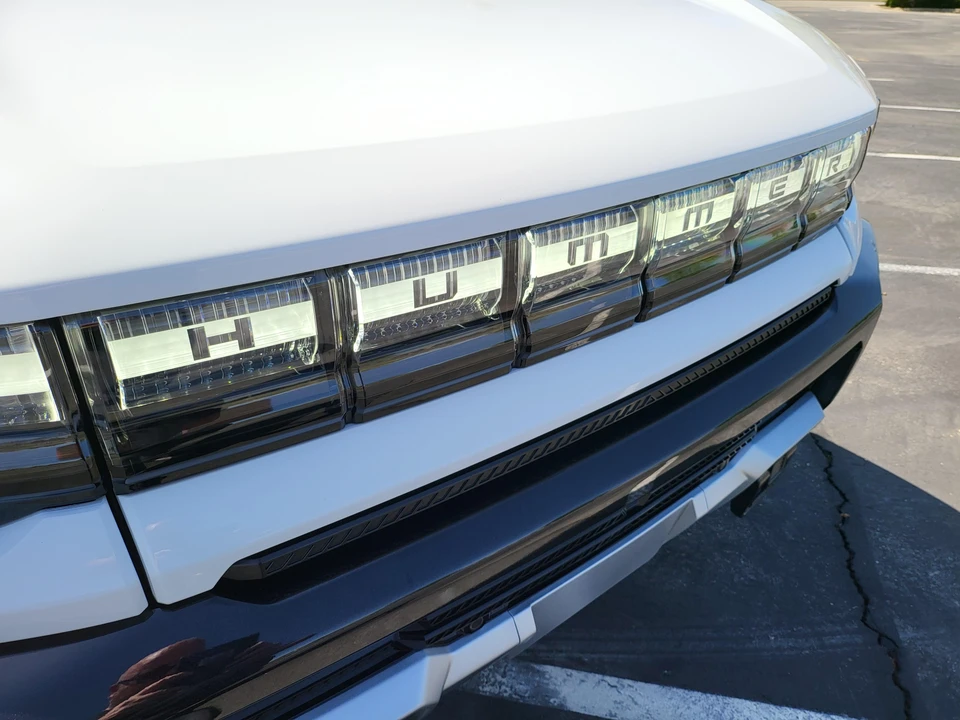 2022 GMC Hummer EV - Image 22 of 31