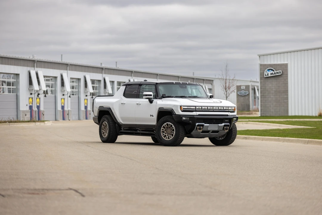 2022 GMC Hummer EV - Image 24 of 31