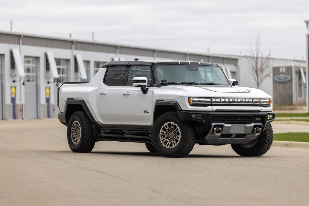 2022 GMC Hummer EV - Image 25 of 31