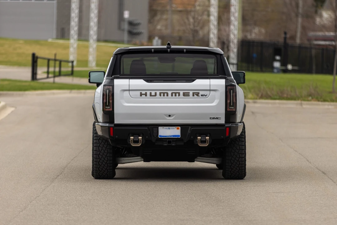 2022 GMC Hummer EV - Image 15 of 31