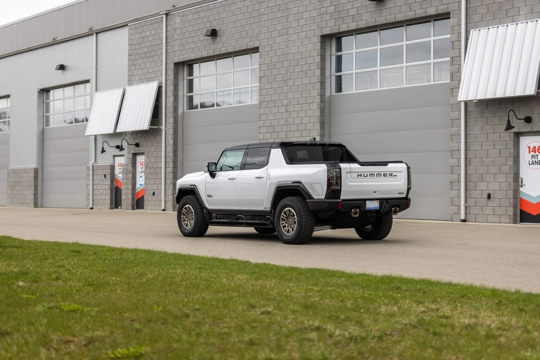 2022 GMC Hummer EV - Image 14 of 31