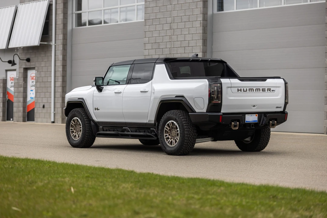 2022 GMC Hummer EV - Image 12 of 31