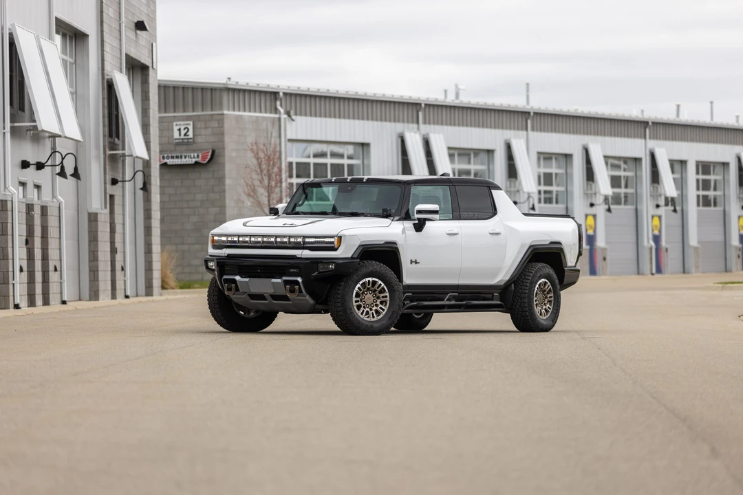 2022 GMC Hummer EV - Image 7 of 31