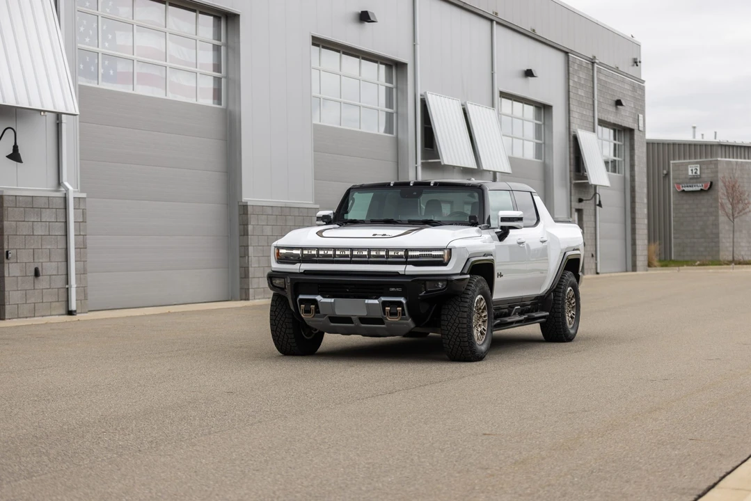 2022 GMC Hummer EV - Image 5 of 31
