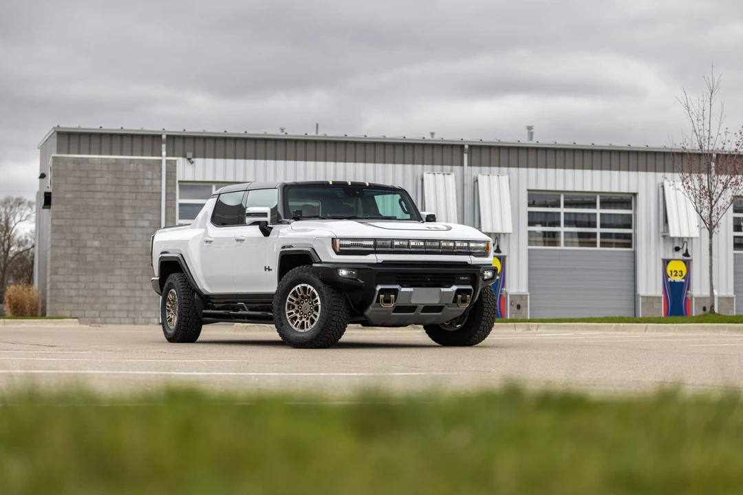 2022 GMC Hummer EV - Image 27 of 31