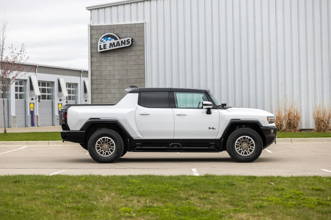 2022 GMC Hummer EV - Image 23 of 31