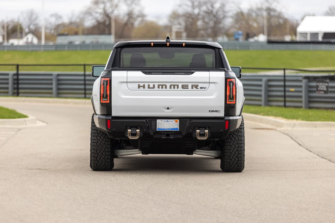 2022 GMC Hummer EV - Image 16 of 31