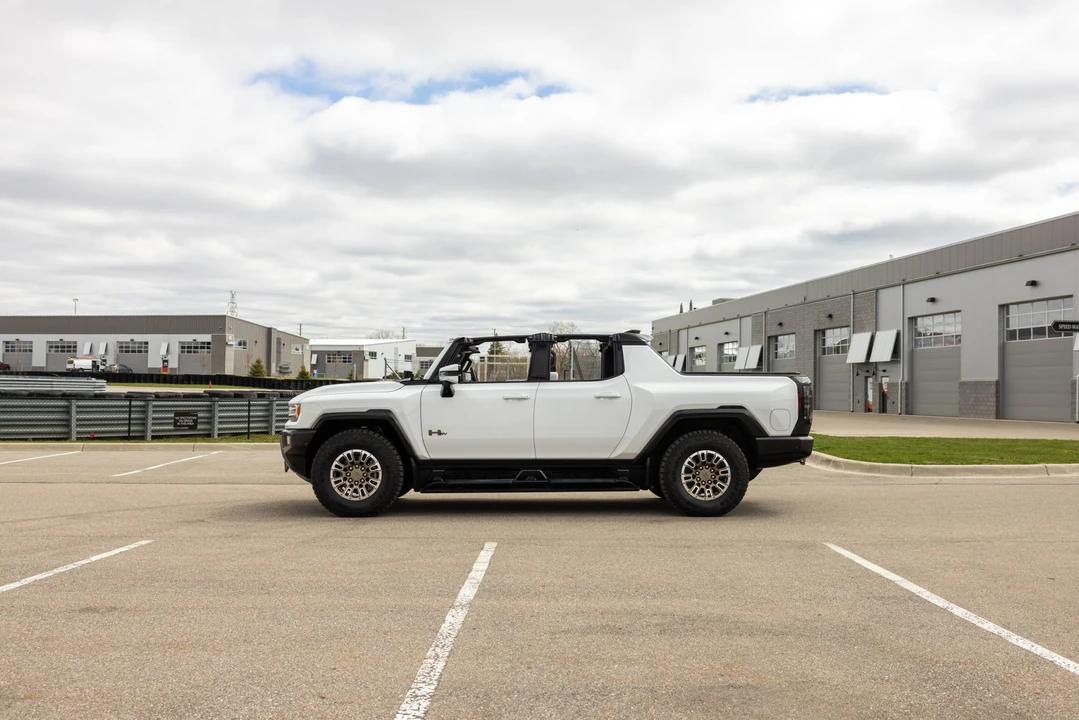 2022 GMC Hummer EV - Image 31 of 31