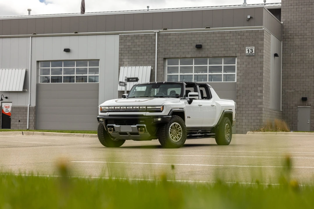 2022 GMC Hummer EV - Image 30 of 31