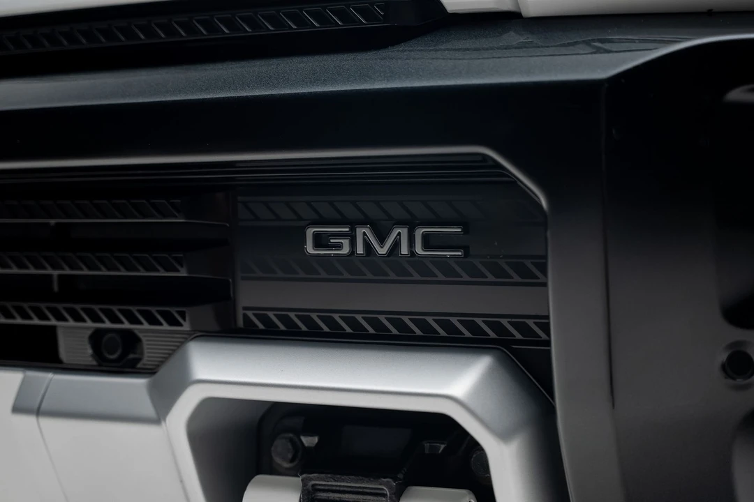 2022 GMC Hummer EV - Image 16 of 31