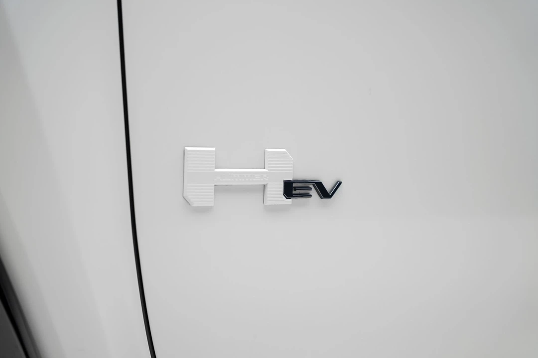 2022 GMC Hummer EV - Image 27 of 31