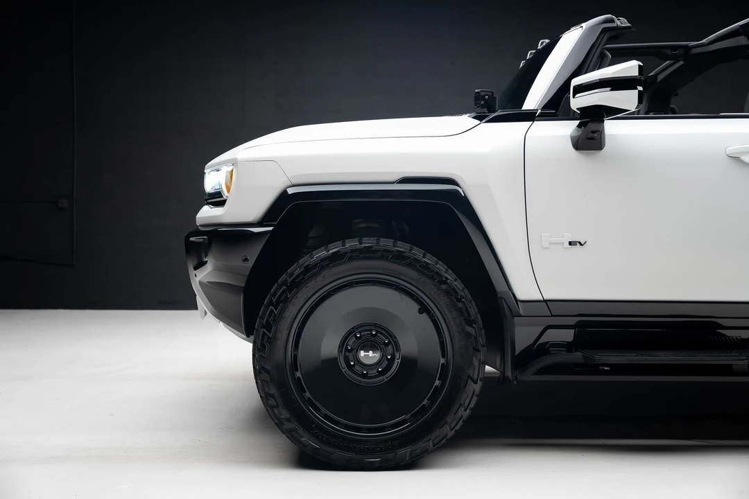 2022 GMC Hummer EV - Image 22 of 31