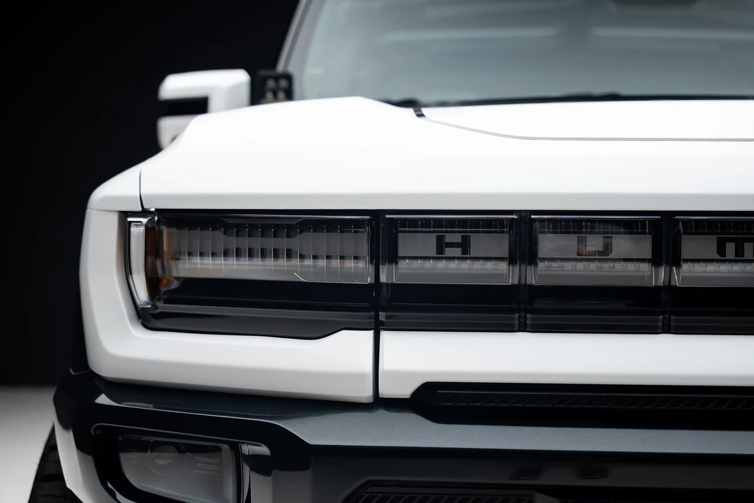 2022 GMC Hummer EV - Image 11 of 31