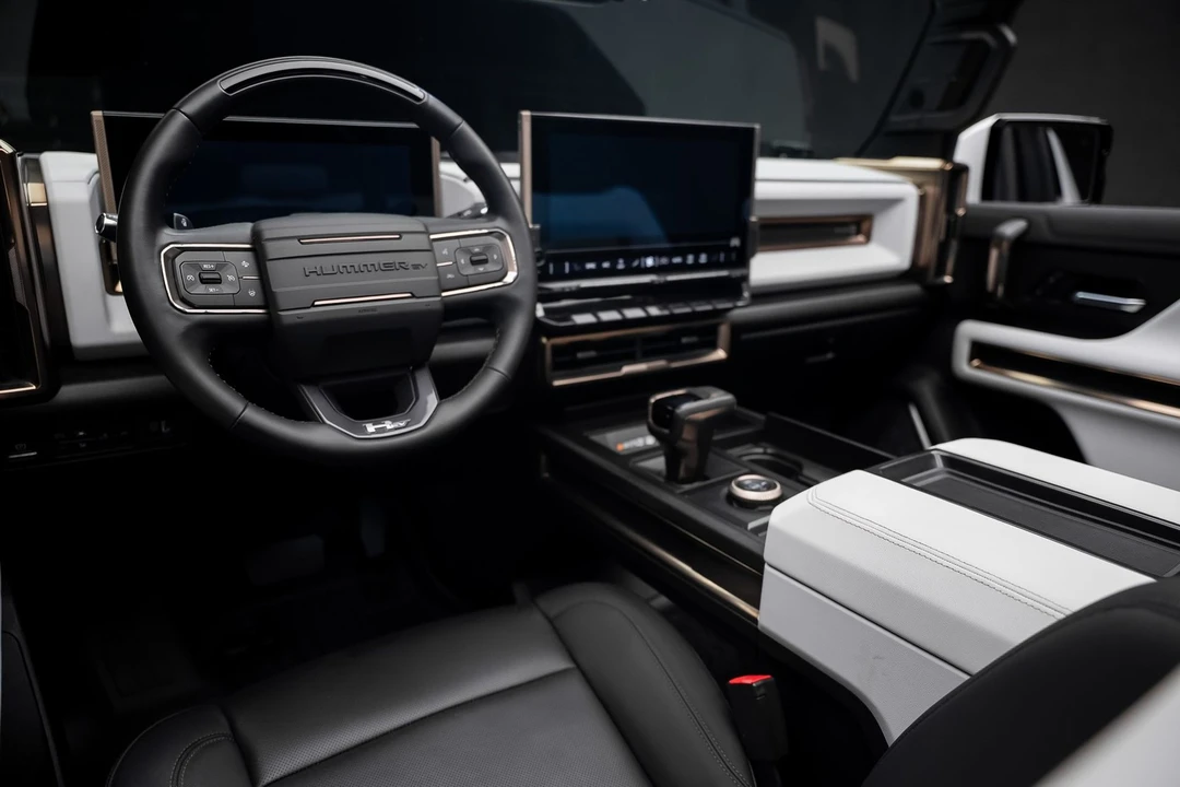 2022 GMC Hummer EV - Image 2 of 31