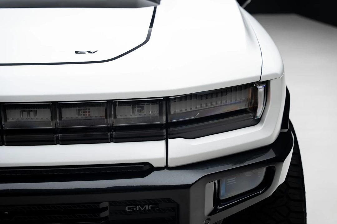 2022 GMC Hummer EV - Image 13 of 31