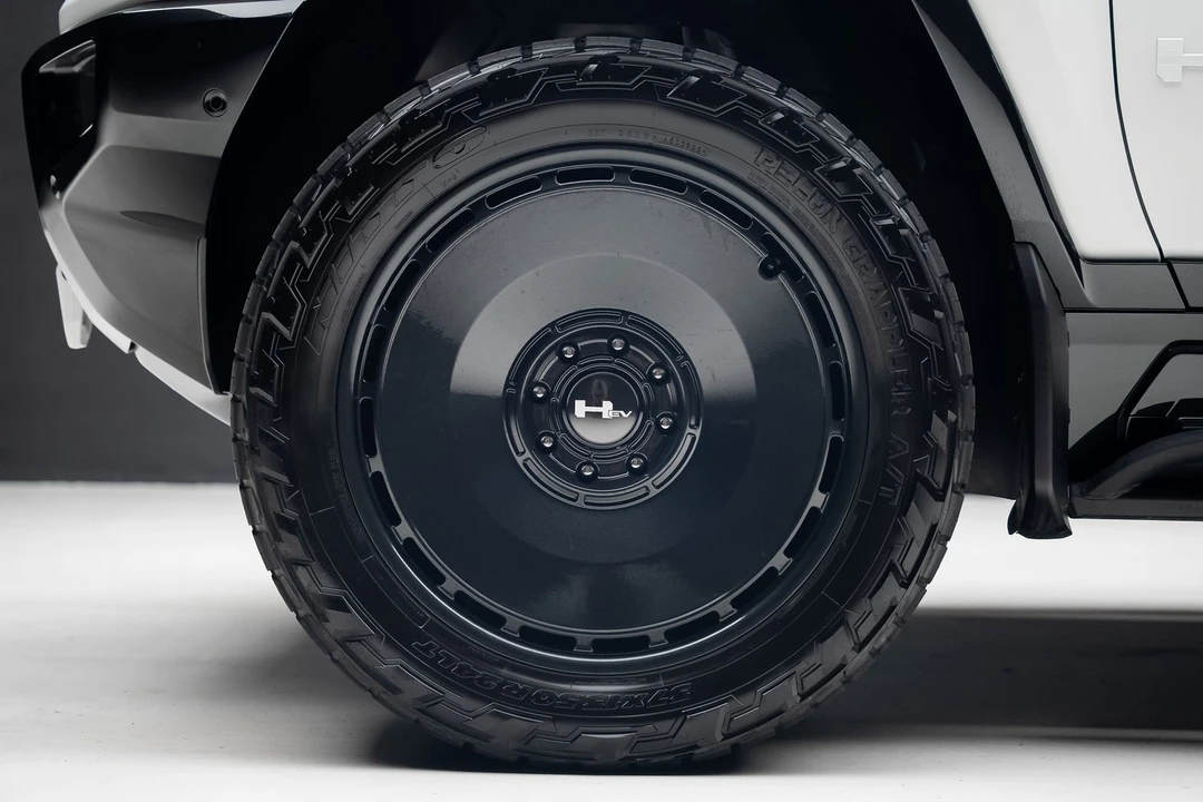 2022 GMC Hummer EV - Image 23 of 31