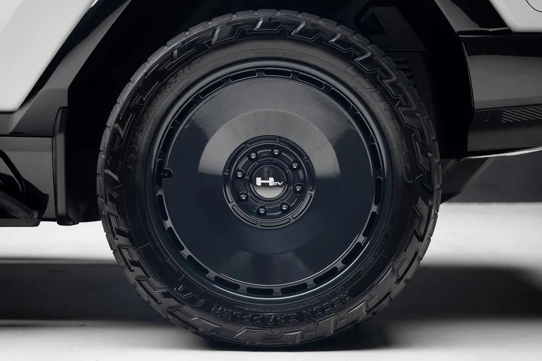 2022 GMC Hummer EV - Image 25 of 31