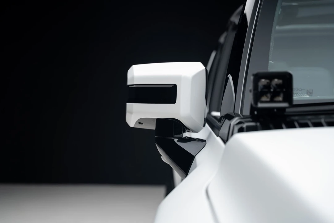 2022 GMC Hummer EV - Image 18 of 31