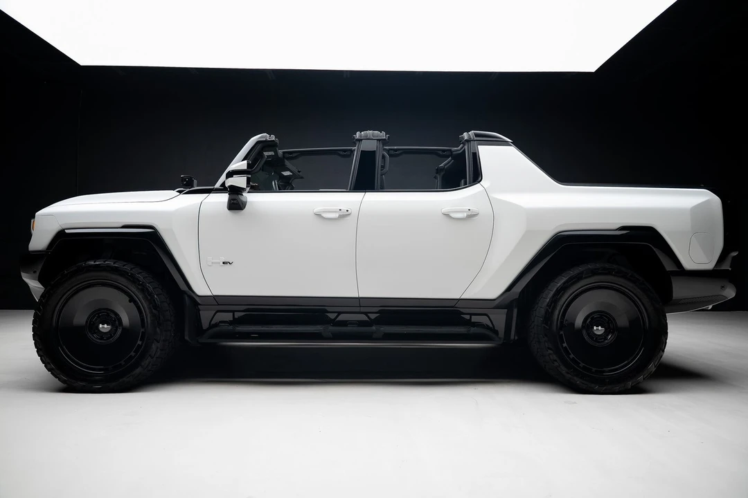 2022 GMC Hummer EV - Image 21 of 31